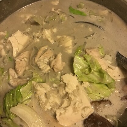 本当にゴクゴク飲めちゃうスープなので、苦手だけど健康のために食べている鶏胸肉とキャベツでも作ってみました。スープの力で美味しく食べられます。